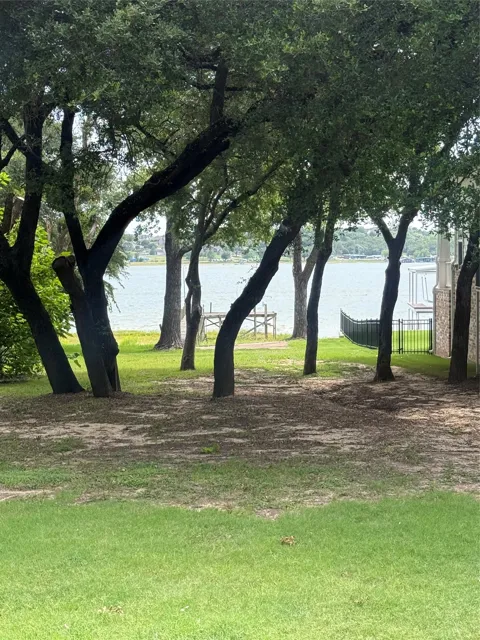 E Lake Drive