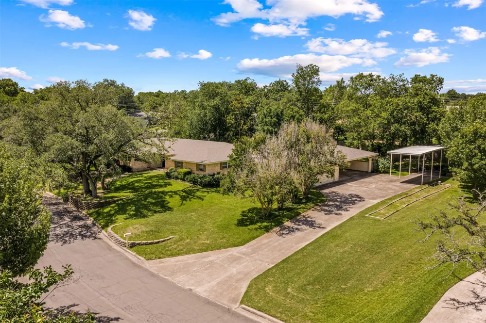 708 Topeka Drive Woodway, TX 76712