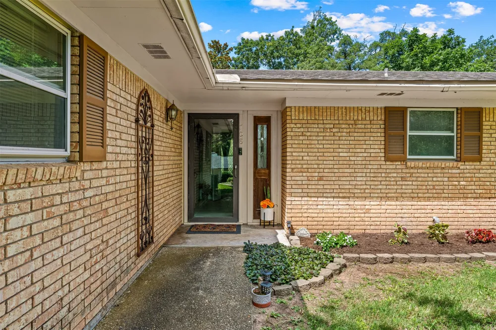 708 Topeka Drive Woodway, TX 76712