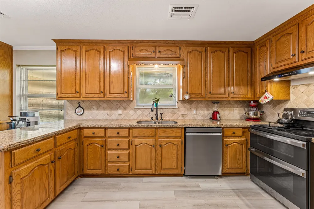 708 Topeka Drive Woodway, TX 76712