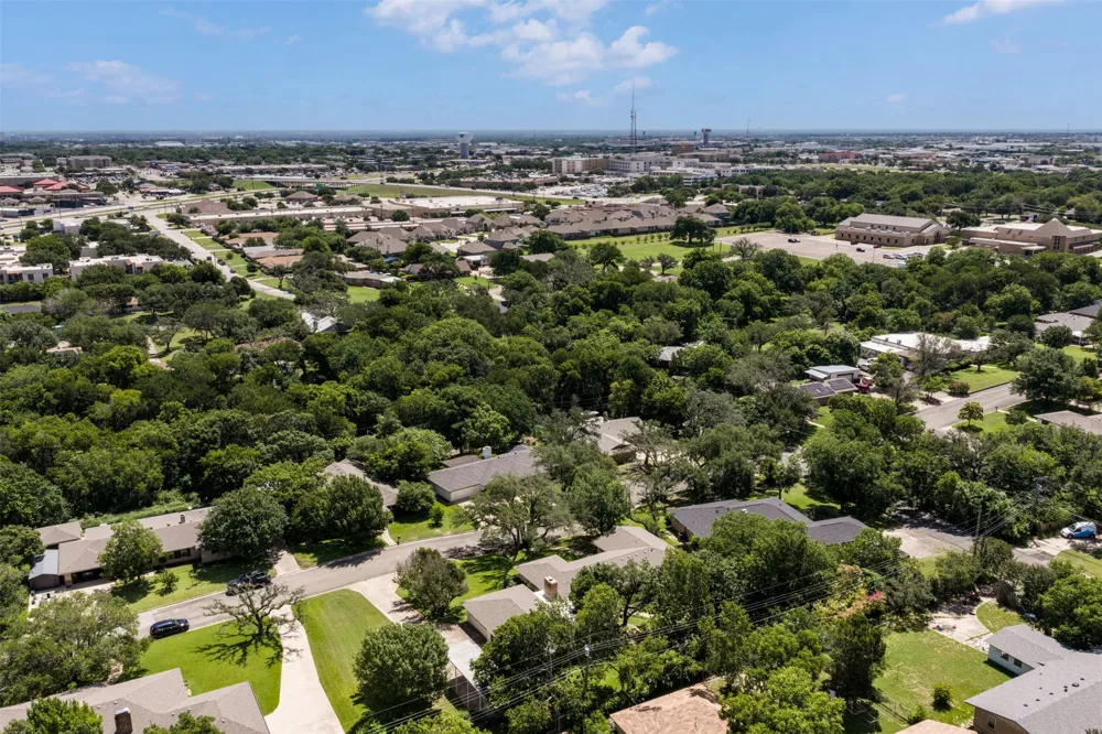 708 Topeka Drive Woodway, TX 76712