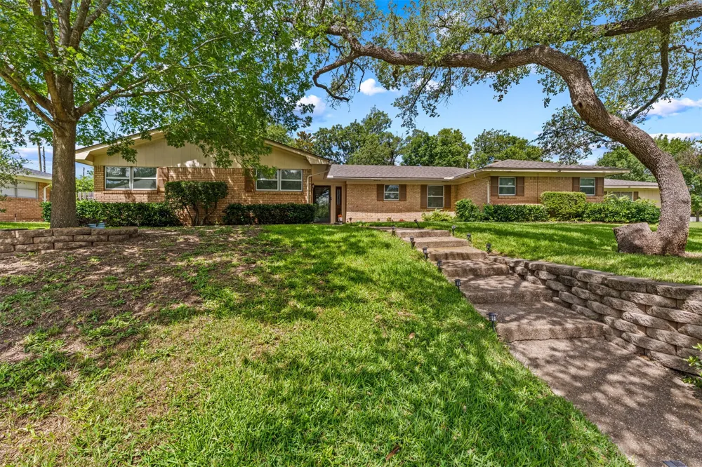 708 Topeka Drive Woodway, TX 76712