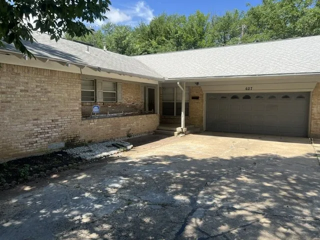 627 Kingston Drive Irving, TX 75061
