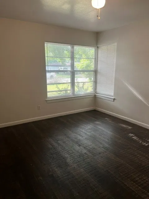 627 Kingston Drive Irving, TX 75061
