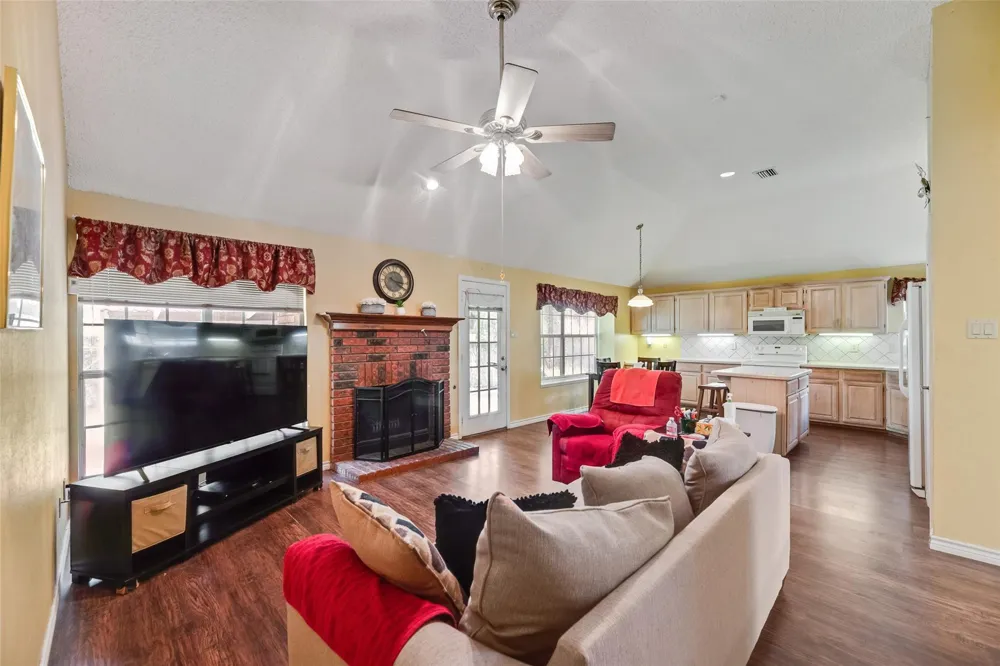 2017 Spring Mills Road Mesquite, TX 75181