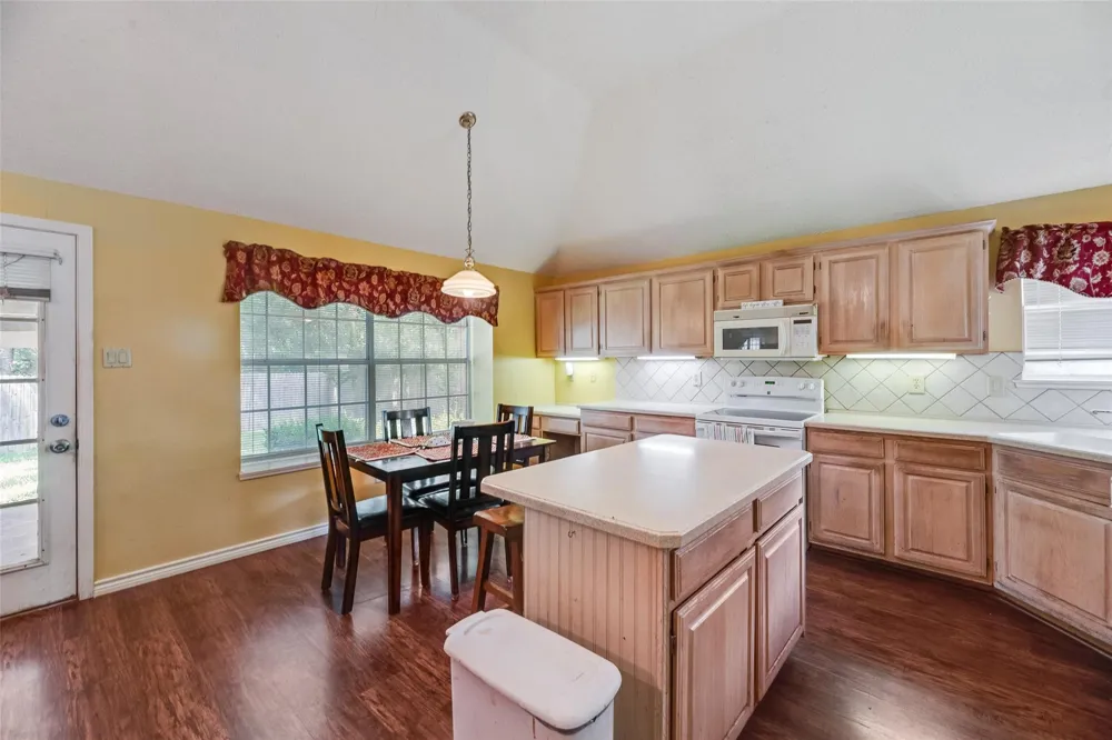 2017 Spring Mills Road Mesquite, TX 75181