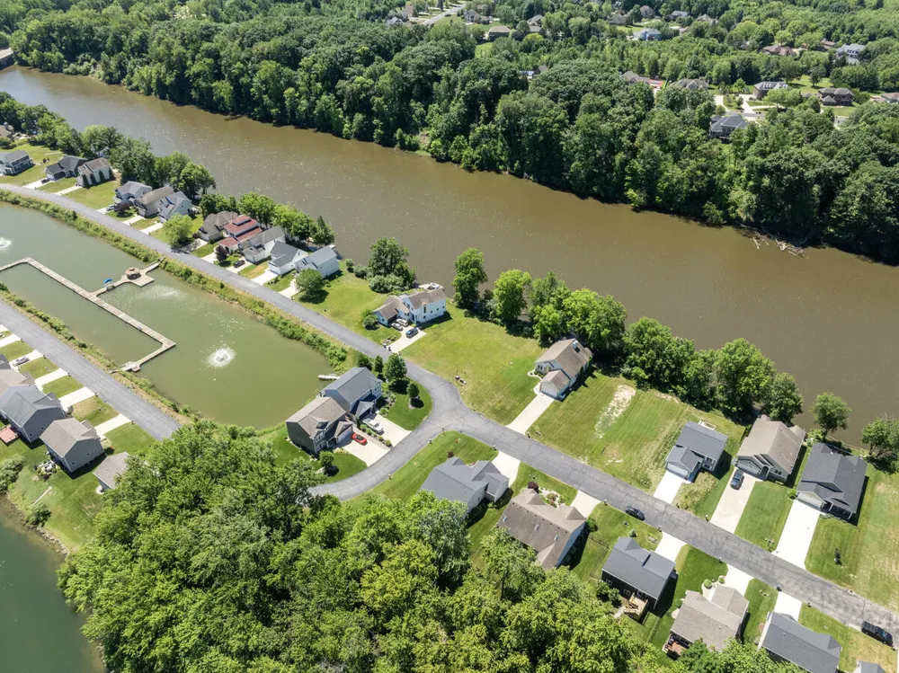 578 Swan River Drive Benton Harbor, MI 49022