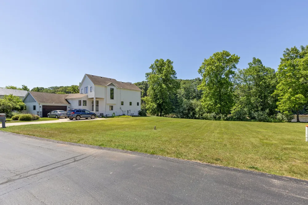 578 Swan River Drive Benton Harbor, MI 49022