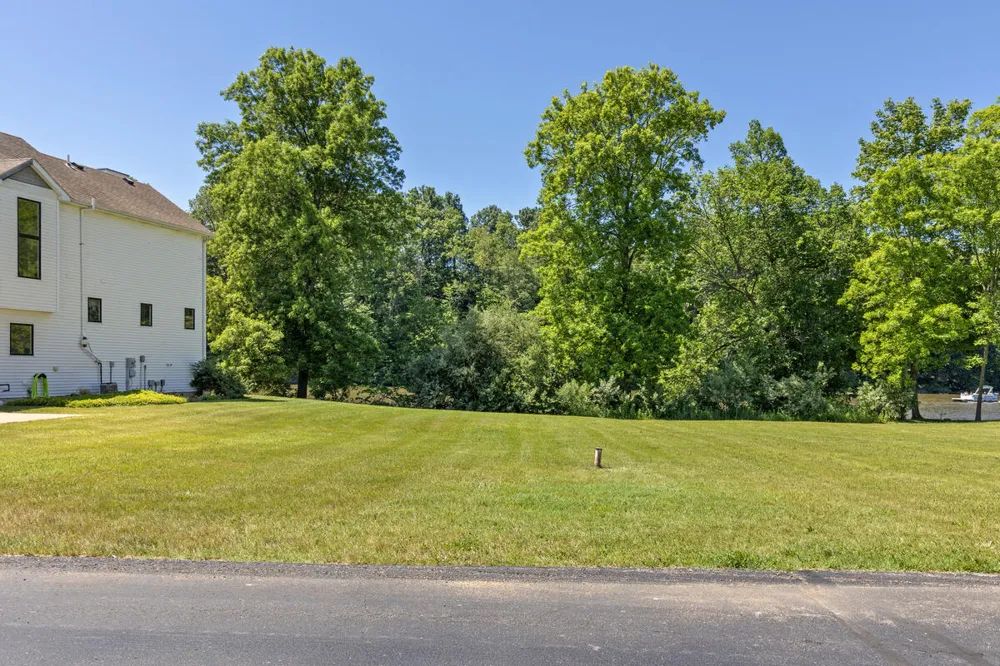 578 Swan River Drive Benton Harbor, MI 49022