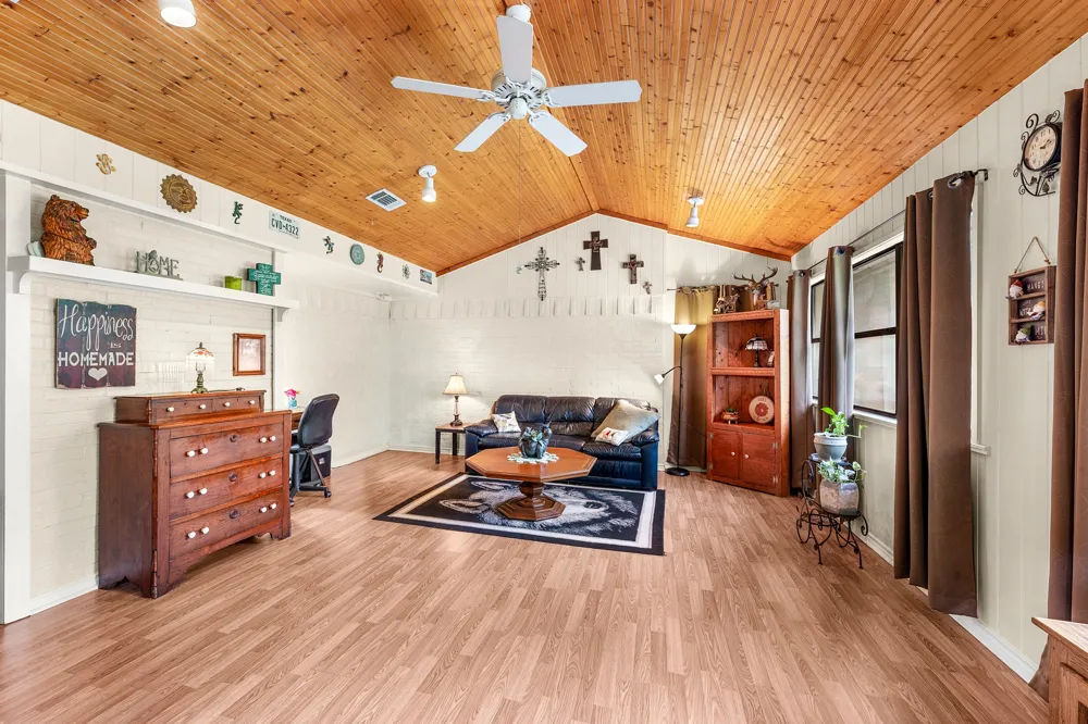 2826 Birchwood Lane Commerce, TX 75428