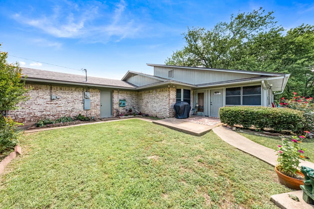 2826 Birchwood Lane Commerce, TX 75428