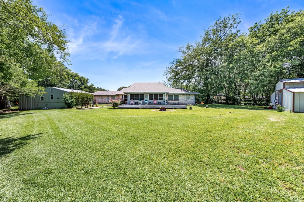 2826 Birchwood Lane Commerce, TX 75428