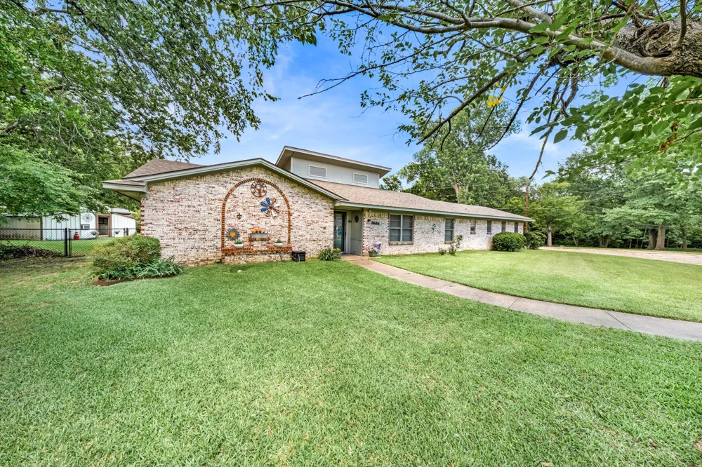 2826 Birchwood Lane Commerce, TX 75428