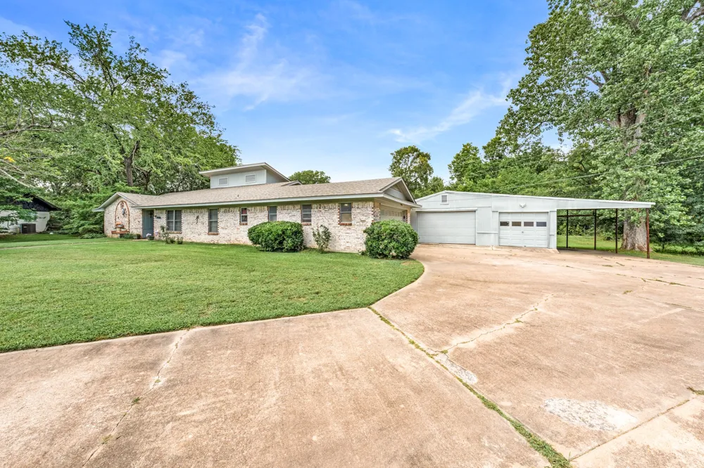 2826 Birchwood Lane Commerce, TX 75428