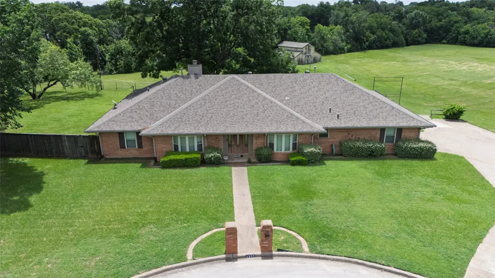 1215 Oakwood Trail Southlake, TX 76092