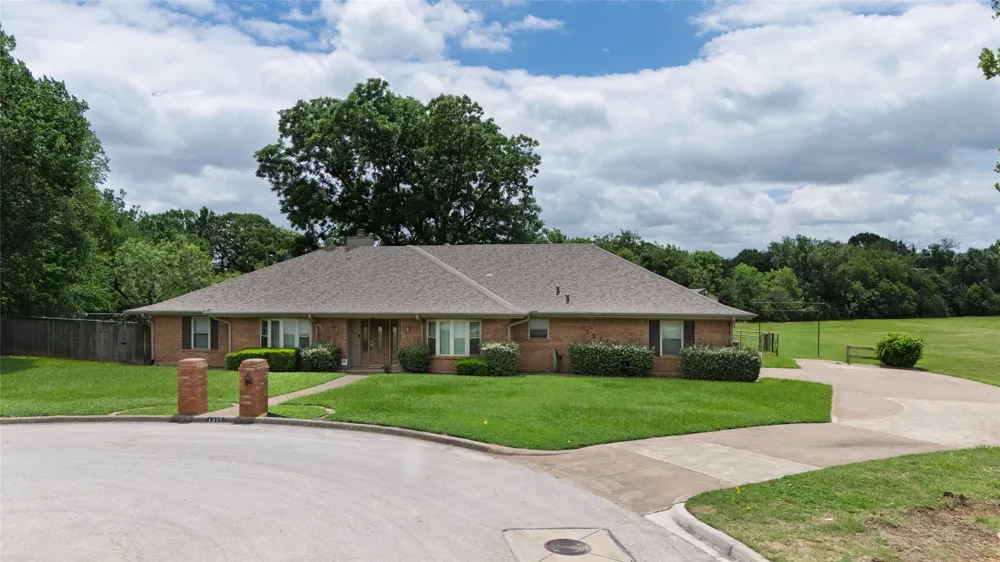 1215 Oakwood Trail Southlake, TX 76092