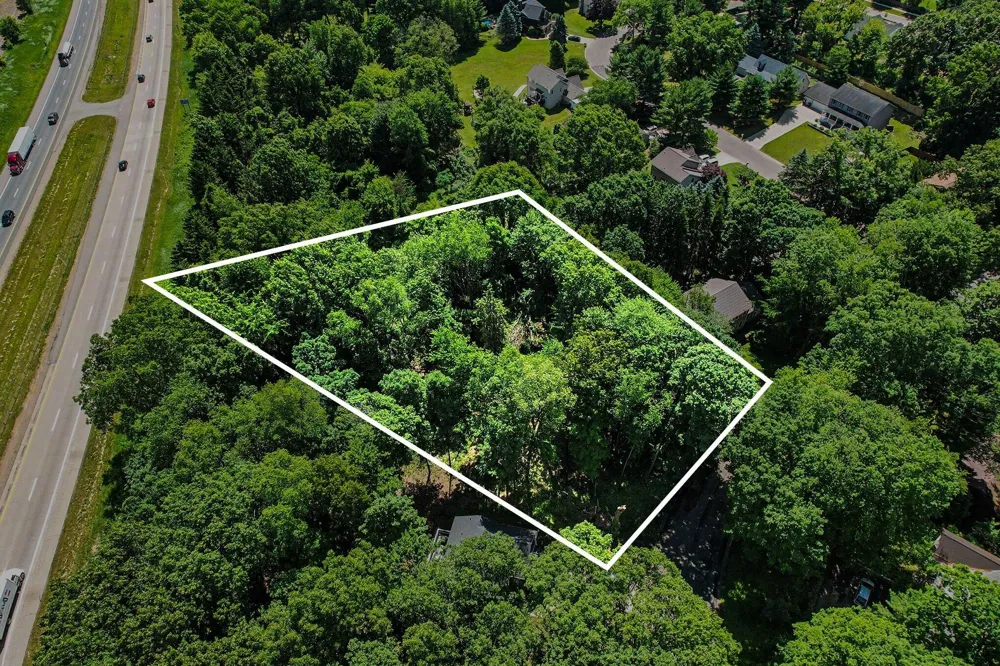 911 Wooded Lane Marshall, MI 49068