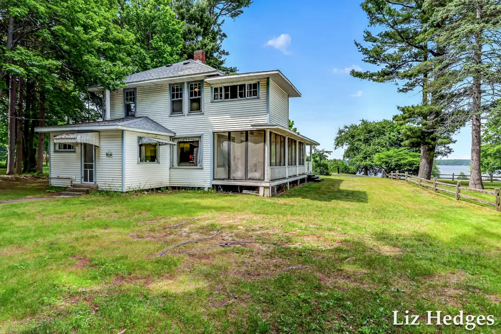 6285 S Shore Whitehall, MI 49461