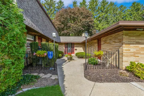 2727 S Lakeshore Drive #C11