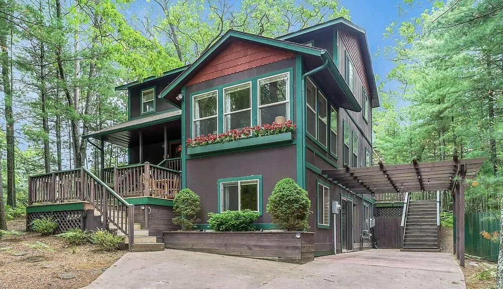 5526 W Longbridge Road Pentwater, MI 49449