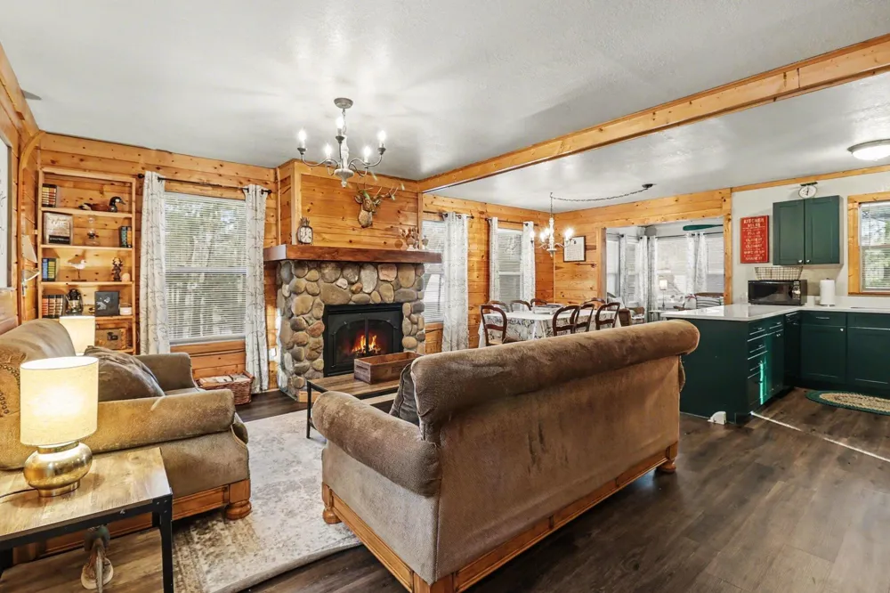 5526 W Longbridge Road Pentwater, MI 49449