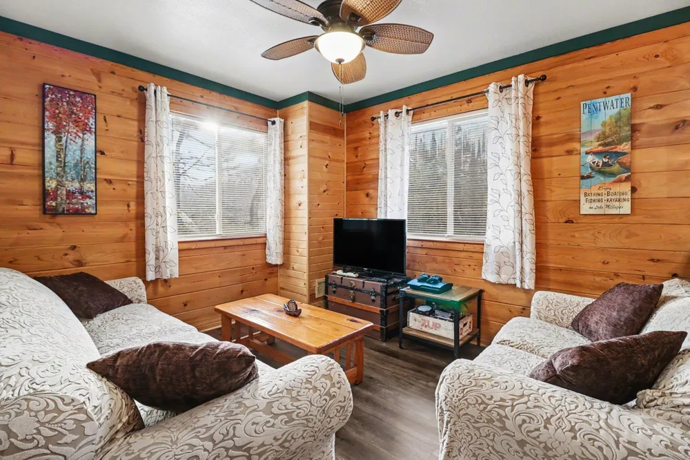 5526 W Longbridge Road Pentwater, MI 49449