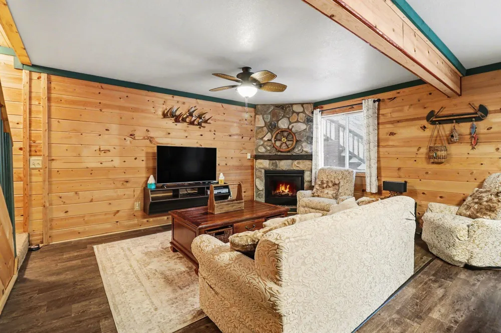 5526 W Longbridge Road Pentwater, MI 49449