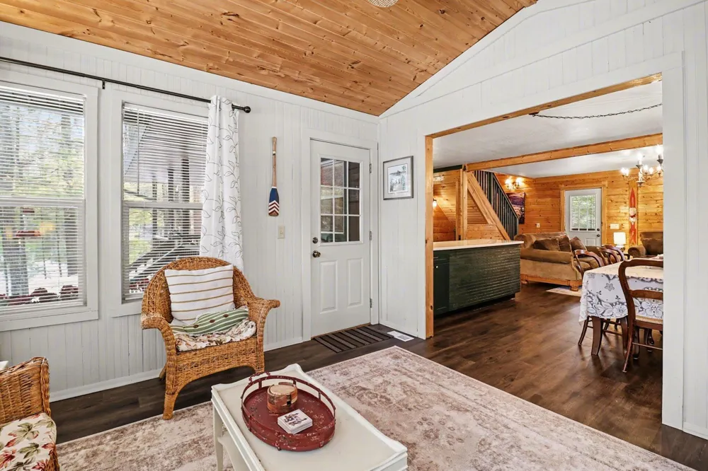 5526 W Longbridge Road Pentwater, MI 49449