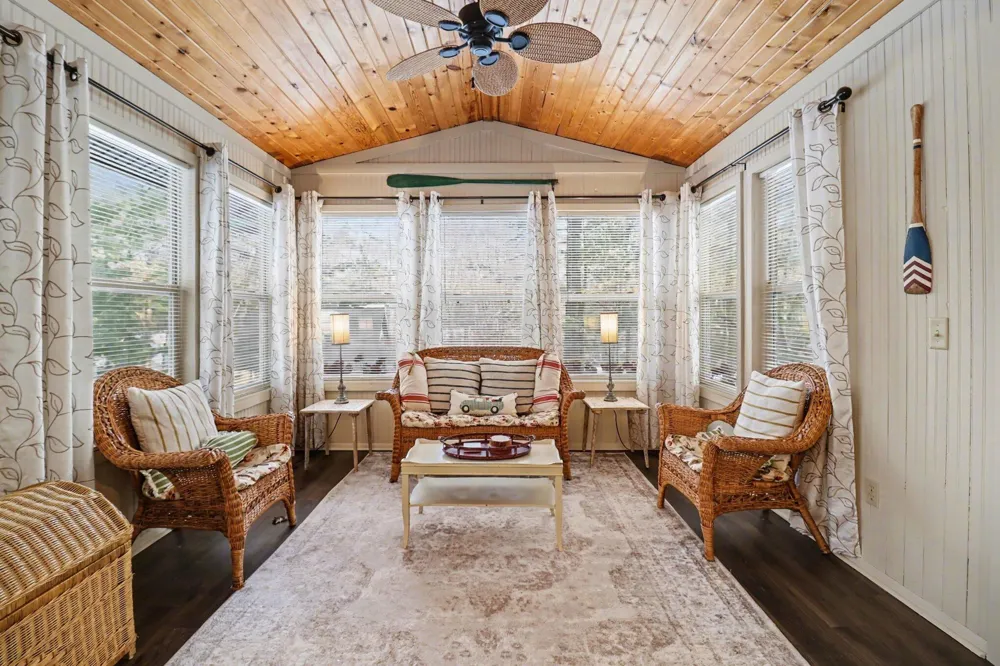 5526 W Longbridge Road Pentwater, MI 49449