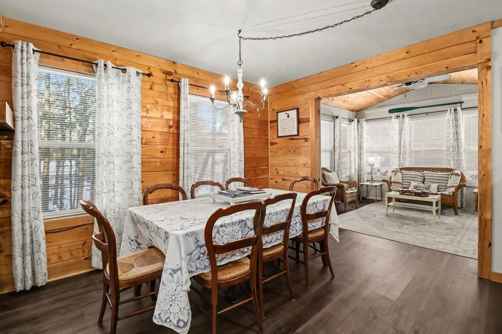 5526 W Longbridge Road Pentwater, MI 49449