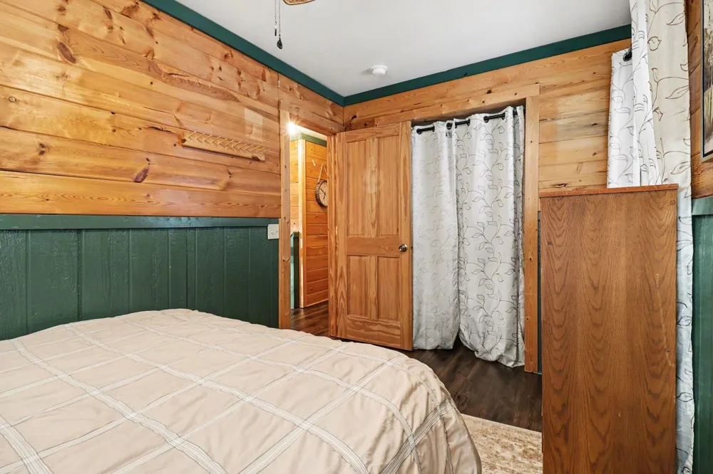5526 W Longbridge Road Pentwater, MI 49449