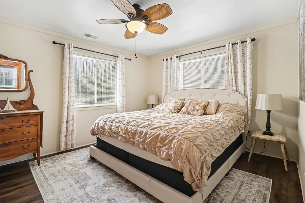 5526 W Longbridge Road Pentwater, MI 49449