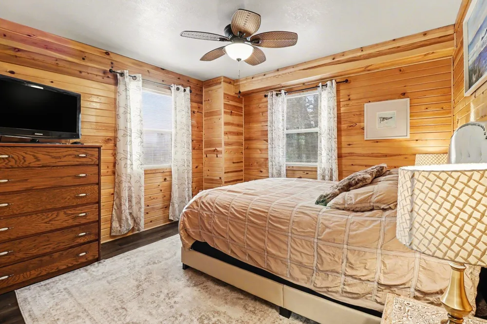 5526 W Longbridge Road Pentwater, MI 49449