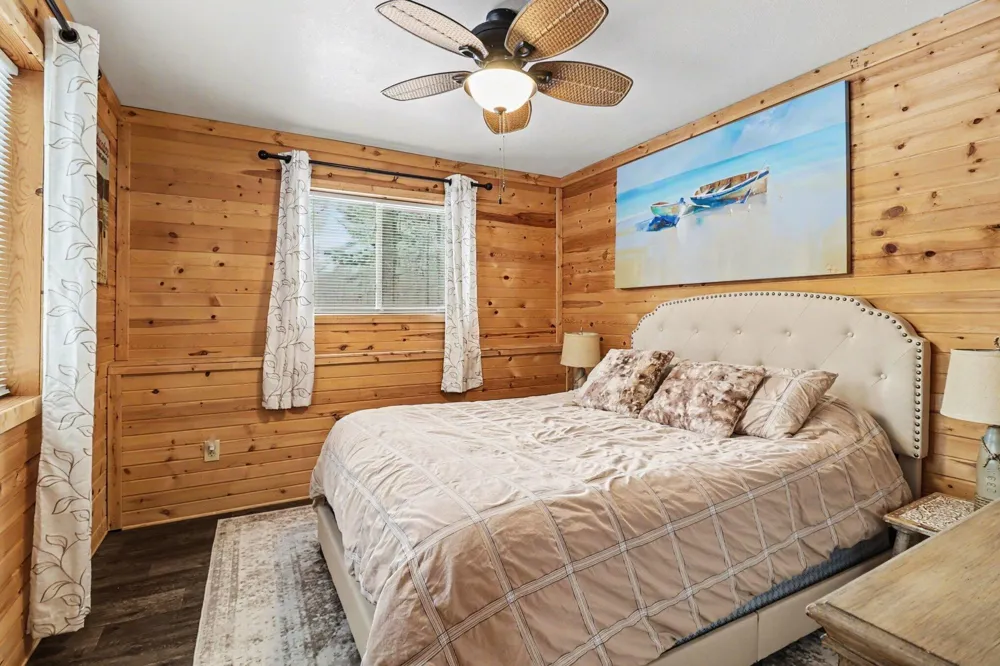 5526 W Longbridge Road Pentwater, MI 49449