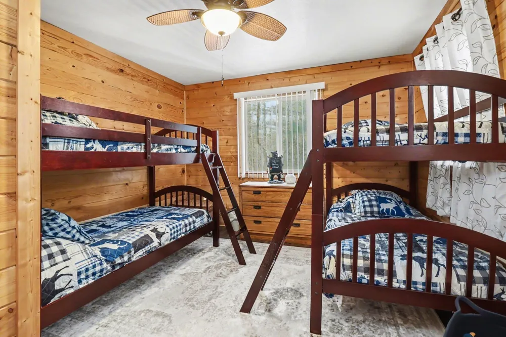 5526 W Longbridge Road Pentwater, MI 49449