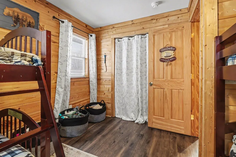 5526 W Longbridge Road Pentwater, MI 49449
