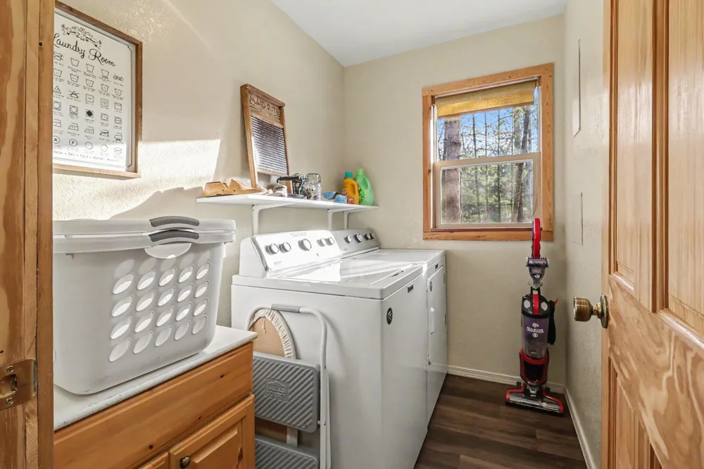 5526 W Longbridge Road Pentwater, MI 49449