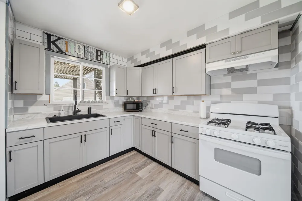 727 Springbrook Avenue Adrian, MI 49221