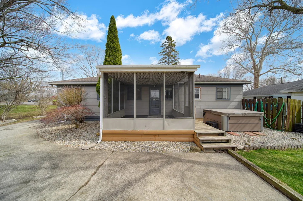 727 Springbrook Avenue Adrian, MI 49221