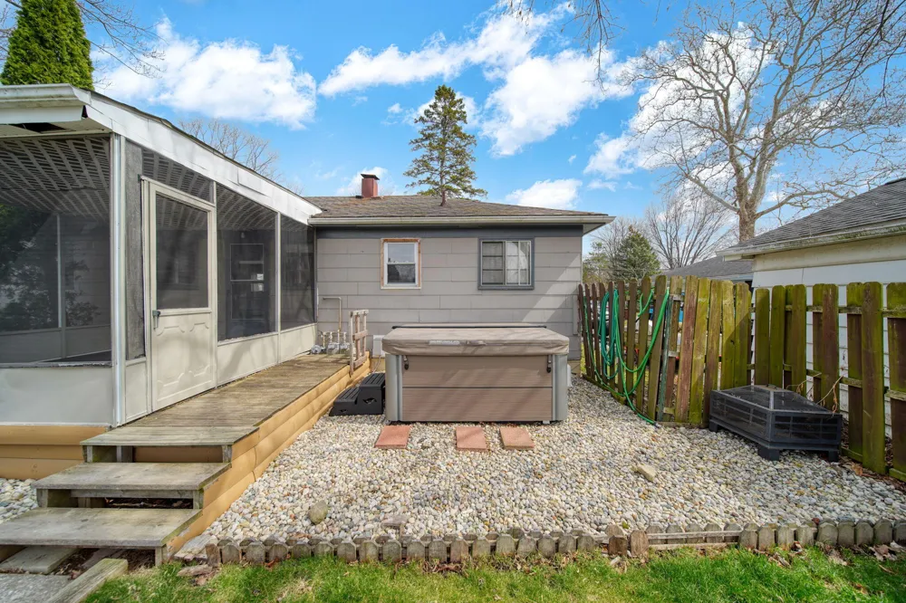 727 Springbrook Avenue Adrian, MI 49221