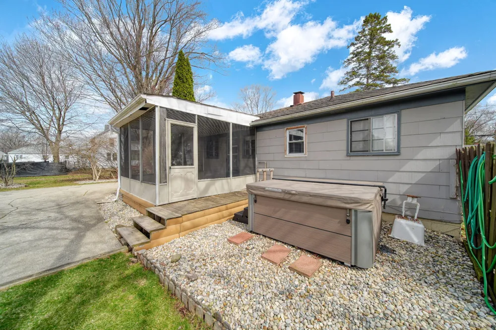 727 Springbrook Avenue Adrian, MI 49221