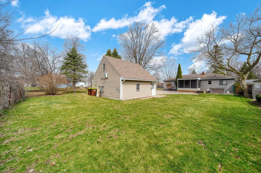 727 Springbrook Avenue Adrian, MI 49221