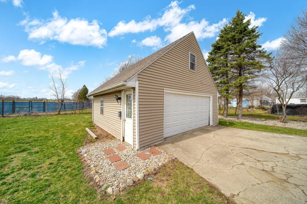 727 Springbrook Avenue Adrian, MI 49221