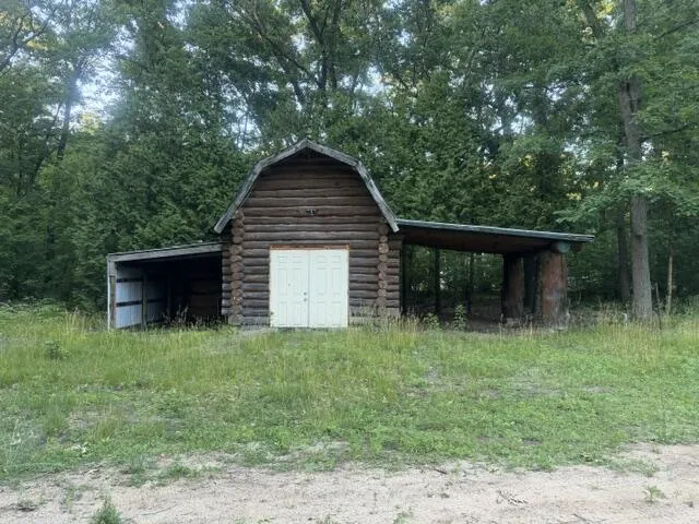 2649 E Fox Drive Grant, MI 49327