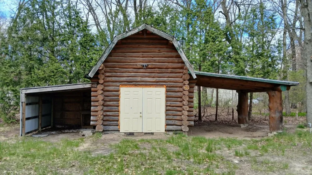 2649 E Fox Drive Grant, MI 49327