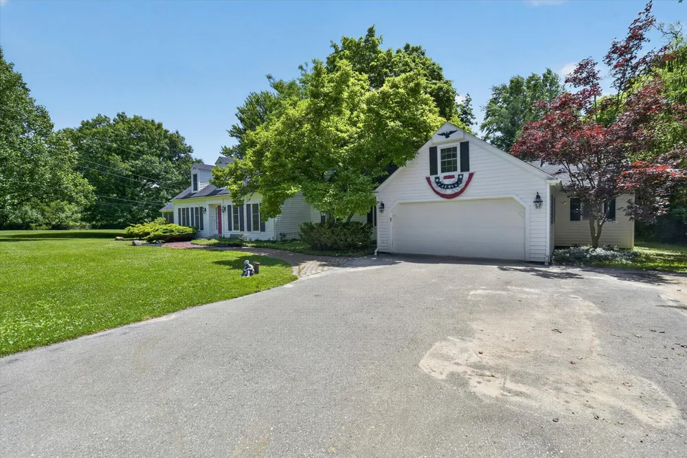 48377 Gyde Road Canton, MI 48187