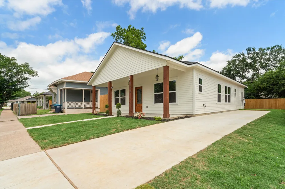 1015 Stella Street Fort Worth, TX 76104