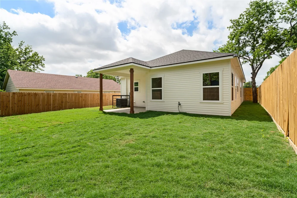 1015 Stella Street Fort Worth, TX 76104