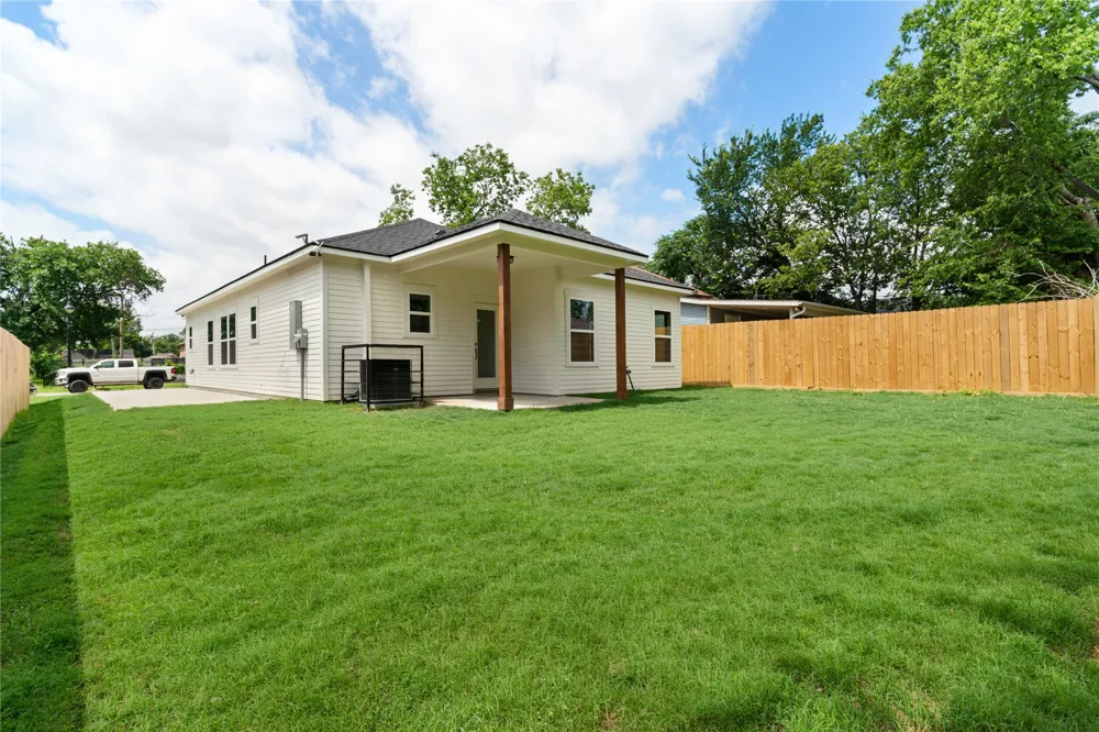 1015 Stella Street Fort Worth, TX 76104