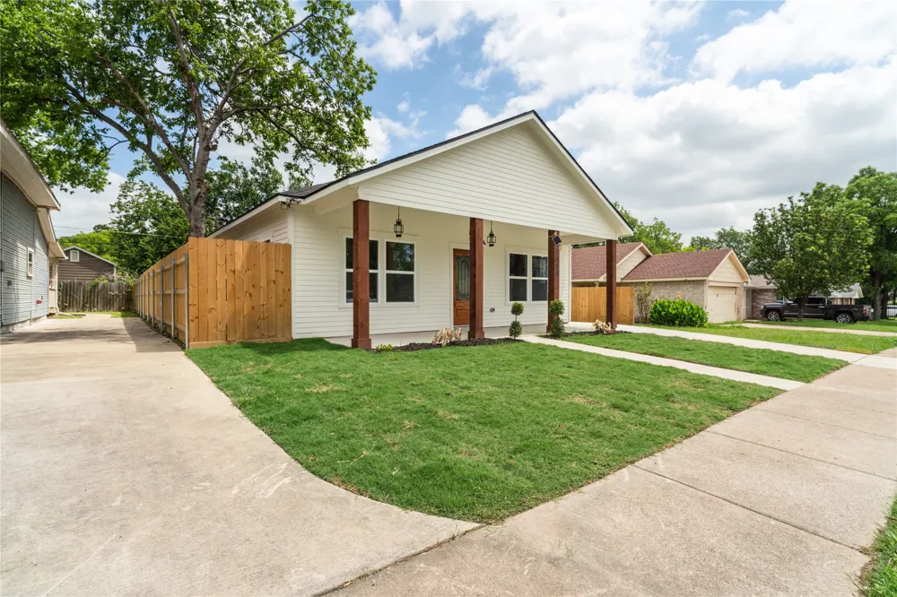 1015 Stella Street Fort Worth, TX 76104